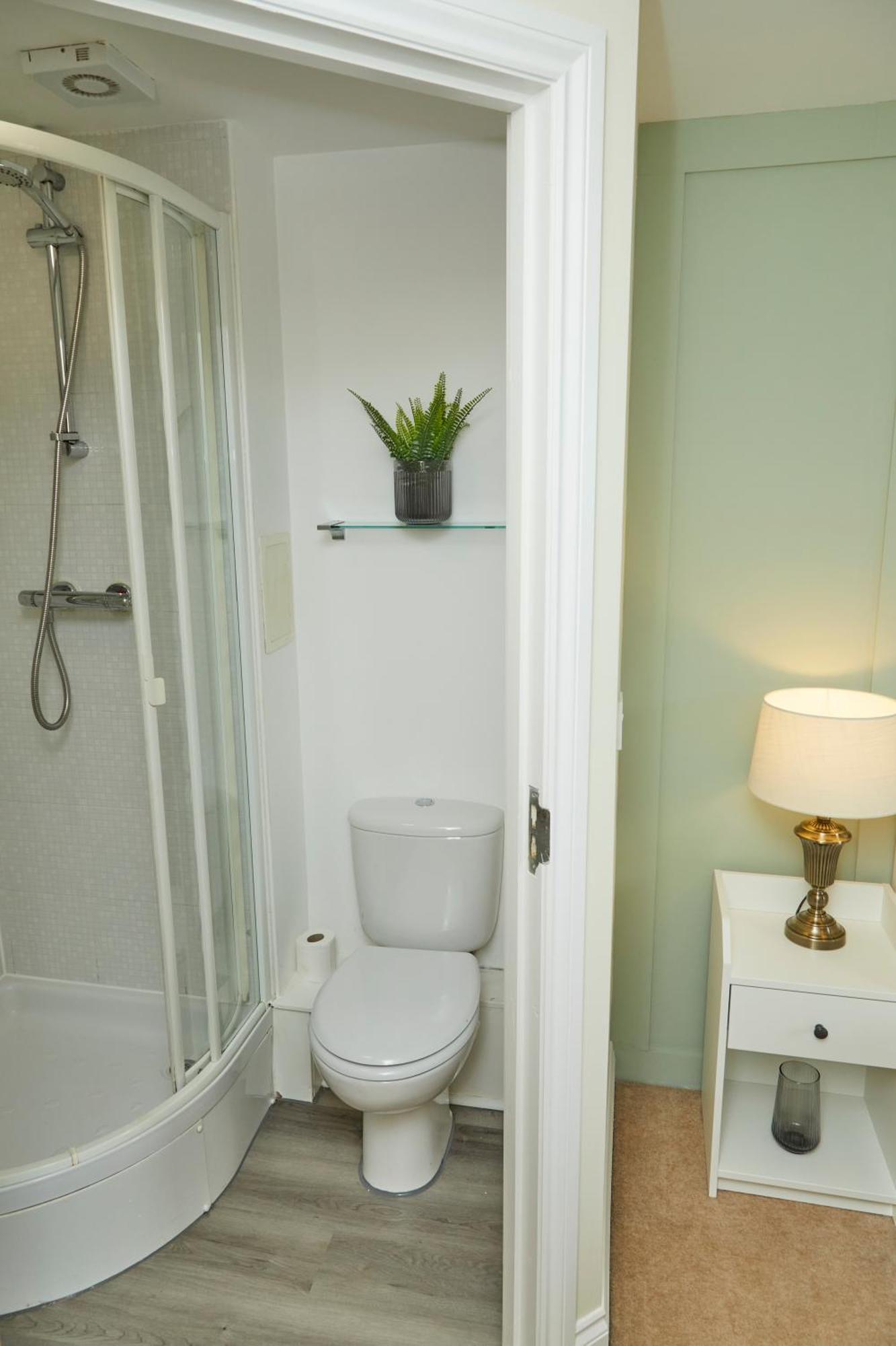 Stylish 2-Bedroom Apartment With Free Parking Halifax Buitenkant foto